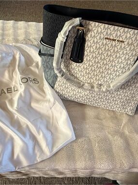 Michael Kors White and Navy Blue MK Logo Tote